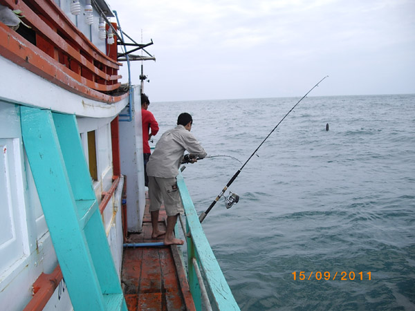 ท้ายเรือโดนอีกแล้ว :laughing: :laughing: :laughing: