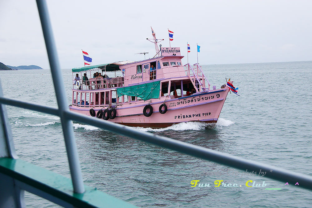 


 [b]เรือลำนี้สีสวยนะเนีย[/b]      :love: