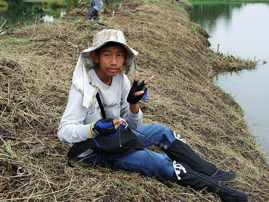 [b]อ้าว เดินต่อมาเจอ สิงห์ปลาหลุด อิอิ (ลูกชายน้าเล็ก IT) ครับ อิอิ[/b]
 :grin: :grin: :grin: :grin