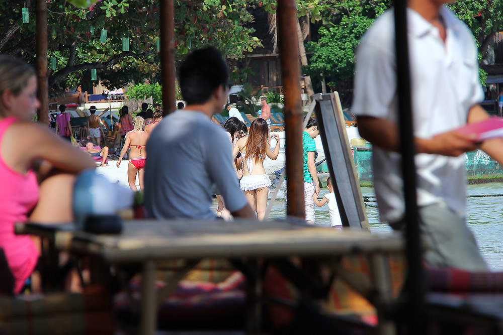 


 [b]ขาว สวย หมวย เอ้กซ ตัวเล็ก สเปกเค้าเลยอะ[/b]        :laughing: