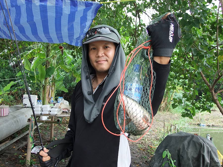 [b]หลังจากฝนหยุดตกซักแป๊ป น้าพัฒน์เรา ก็ขอตัวกลับก่อนครับ พร้อมเอาผลงานมาโชว์ด้วยครับ ว่าไม่ได้แห้ว 