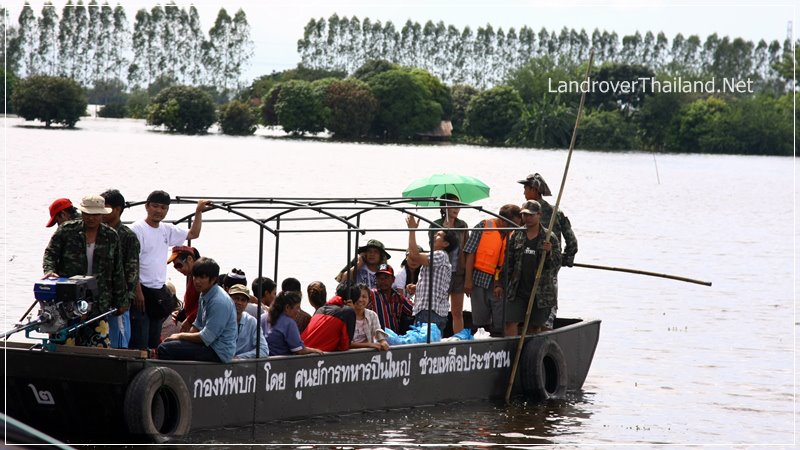 เรือขนเสบียงหลักครับ และรับส่งชาวบ้าน