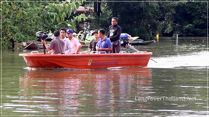 .มีรายการเข้ามาถ่ายทำด้วยครับ ไม่รู้รายการไร มัวแต่ขนของขึ้นเรืออยู่ 555