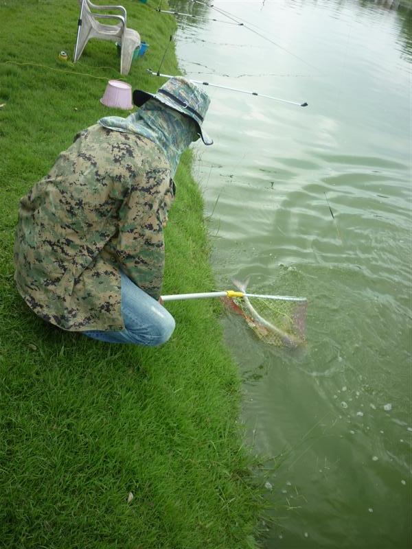 อ้าว....อ้าว.....จะลื่นตกน้ำตกท่าเอาอีกเรา  :laughing: