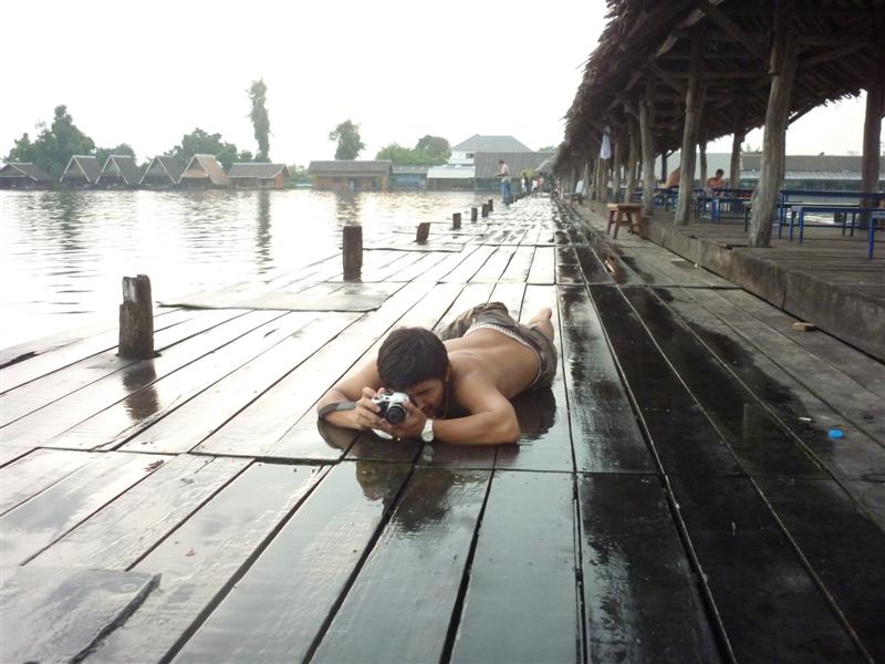 ผมชอบท่านายคนนี้จริงๆ  :laughing:   น่าไปเป็นช่างภาพพวกข่าวสงครามประมาณนั้น 