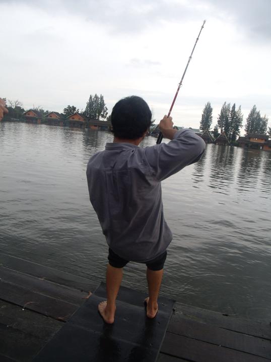 ต่อมาก็มาถึงฉากพี่โหน่ง ทุ่มทั้งตัวเลย :cheer: