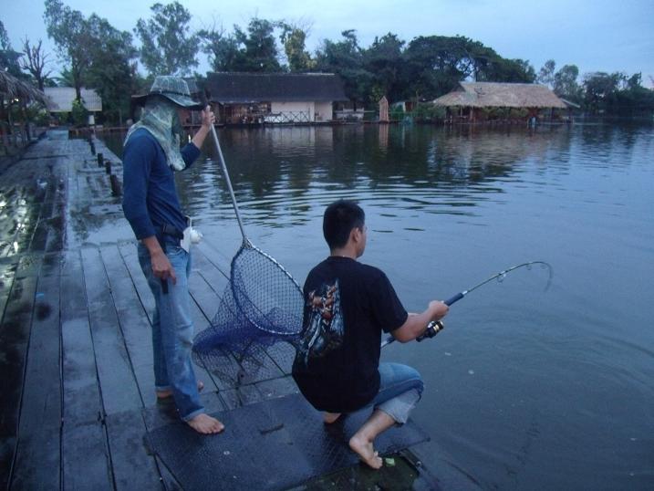 น้าใหญ่เดินมาบอก( เต้อัดไปเลยเต็มที่พี่จะเปลี่ยนเอ็นใหม่แล้ว )ผมก็เลยจัดเลยครับ  :laughing: :laughin