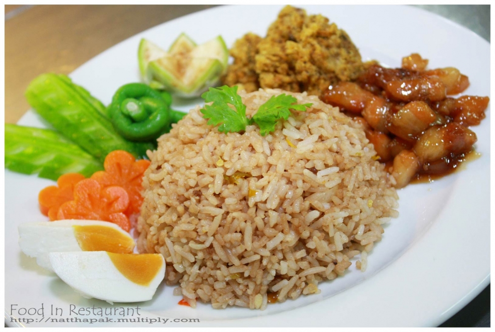 อาหารไทยสูตรเด็ดเลย  "ข้าวผัดน้ำพริกลงเรือ ไข่เค็ม หมูหวาน" :umh: :umh: