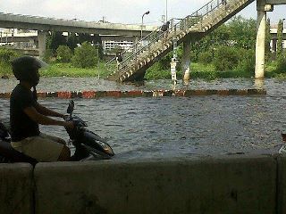  [b]น้ำขึ้น ให้รีบบอก ‎10.10 ถนนคู่ขนานฝั่งขาออก (ท่ารถบ้านนา) ตรงข้ามฟิวเจอร์ พาร์ค รังสิต ^^