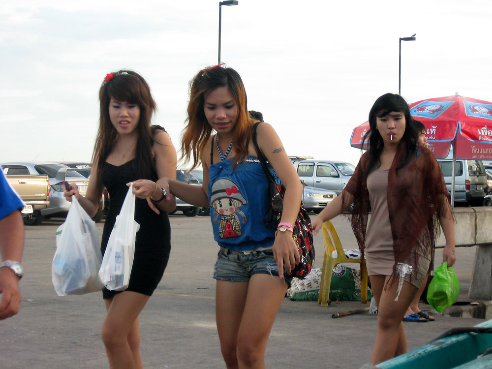 .. ครับ มาดู สาวๆ เอ๊ย.. ดูรูปต่อจากกล้องของ น้าเรด กันเลยครับ  :laughing: :laughing: :laughing: :lo