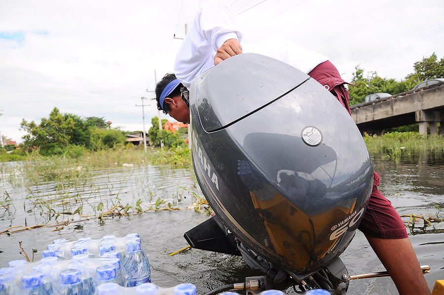 วิ่งเรือไปคอยยกหางแกะหญ้าไป เสียเวาลไม่ใช่น้อยเลย :sad: