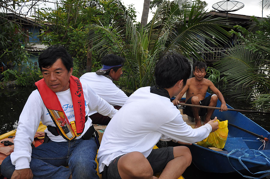 จุดนี้เราลอยลำรอเลยทยอยพายเรือมารับเรื่อยๆ :grin: