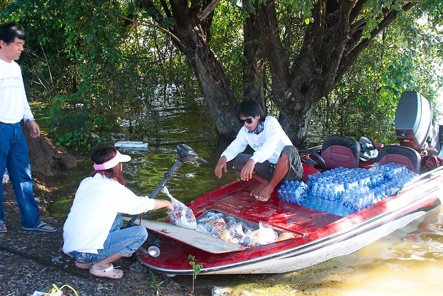 ทุกพื้นที่บนเรือเราใช้ประโยชน์ให้เต็มที่ห้องขังเหยื่อวันนี้ก็มาเป้นห้องเก็บถุงยังชีพก่อน :grin: