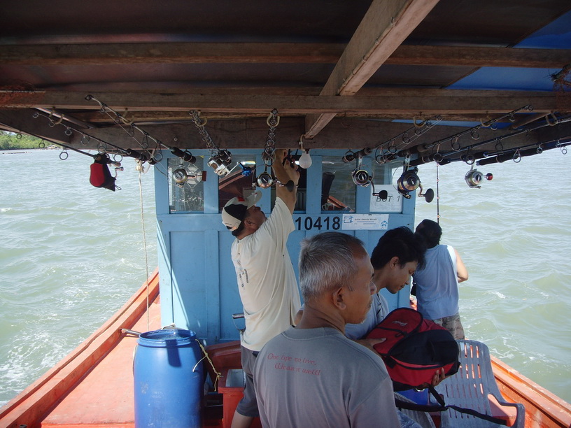 เรือออกจากท่าก็เตรียมอุปกรณ์กันเลย


