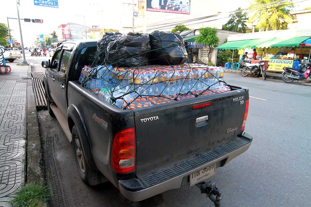 และไปรับสิ่งของบริจากกับน้าหมู (posawang) มาอีก 100 ชุด เตรียมพร้อมบนกระบะ