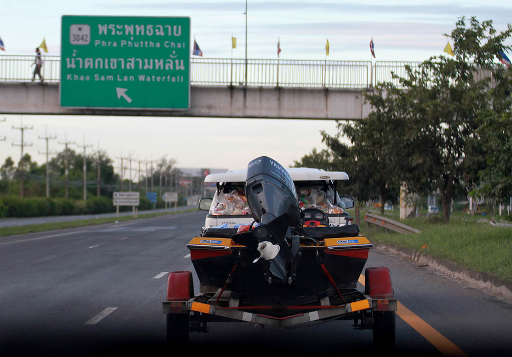 เราขับตามกันไปเรื่อยๆ 