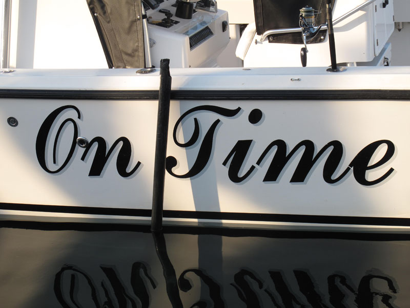 On Time ก็คือชื่อเรือที่จะพาพวกเราไปตกปลากัน