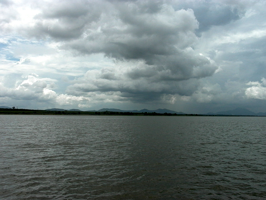 ลมเหมือนเดิม แถมมีฝนอีกต่างหาก
 :cool: :cool: :cool: :cool: :cool: