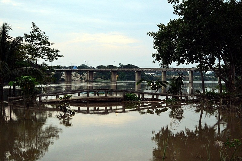 นี้ครับสะพาน ท่าเรือ แสนตอ  :laughing: :laughing: