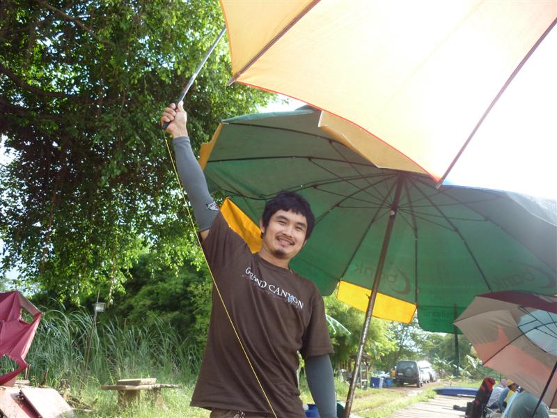 โหน่งสอยตามมาติดติด