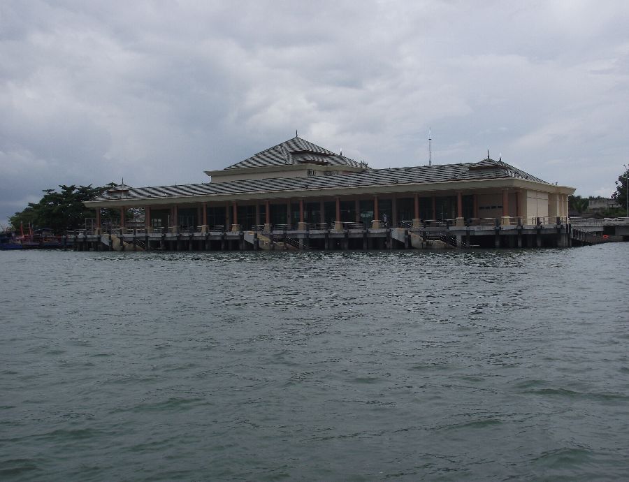 ท่เทียบเรือใหม่ เสร็จแล้ว แต่ทำไมยังไม่เปิดใช้