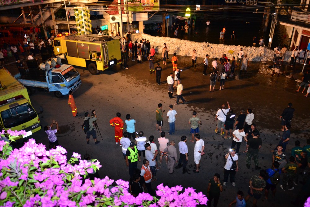 รายงาน ที่ท่า"เขียวไข่กา" มันพังน้ำทะลัก