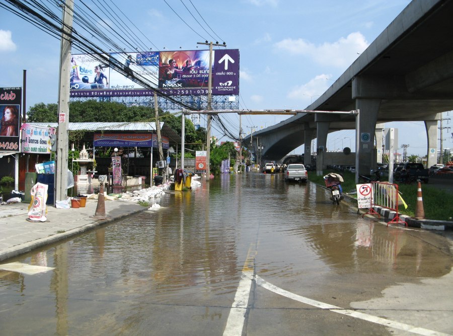 สพานพระนั่งเกล้าครับ