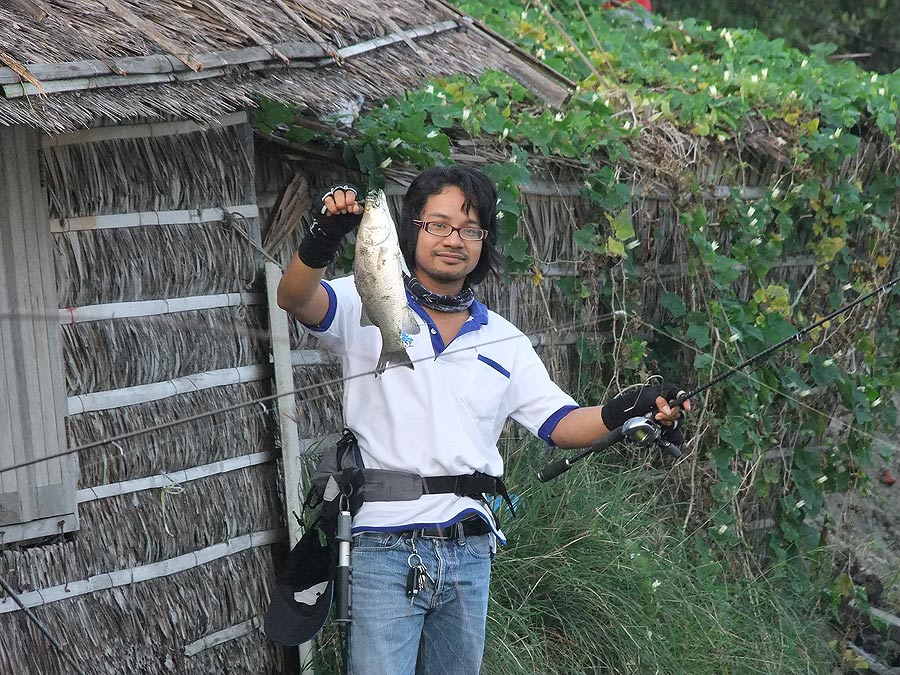 [b]อ่ะจ๊ากกกกกก เซียนปลาเขื่อน ตกกระพง เป็นด้วย อิอิ[/b]
 :laughing: :laughing: :laughing: :laughin