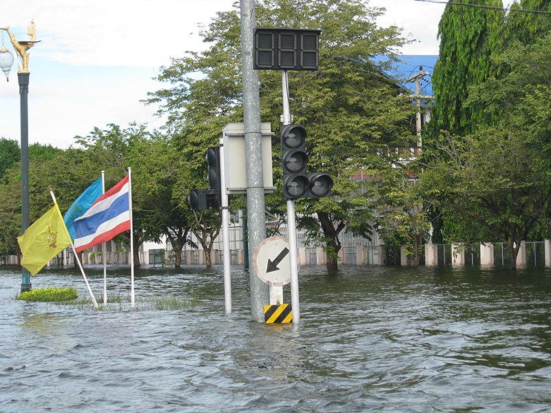 สี่แยกระหว่างทาง เข้าไปที่เทคนิค อยุธยาครับ 