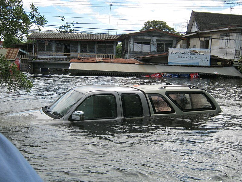 รถที่จอดบนเกาะกลางครับ 