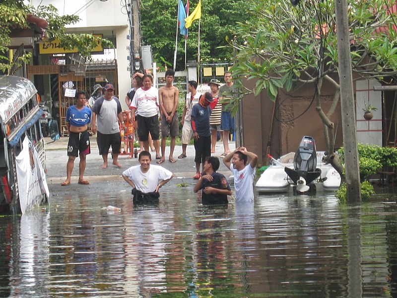 เพื่อนๆ น้อง ๆ ที่ล่วงหน้ามาก่อน มารอรับ 