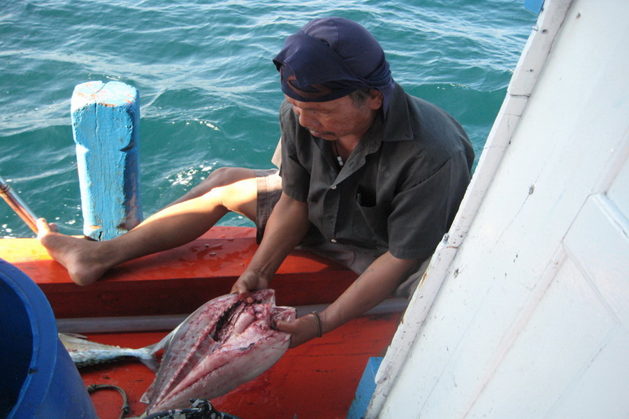 นี่ไม่ใช่เด็กเรือครับ เค้าเรียกว่าแก่เรือ :laughing: