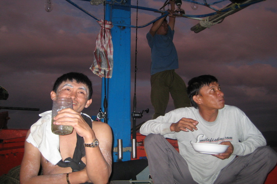 แก้วที่สองเริ่มมีอาการแล้วครับ :blush: