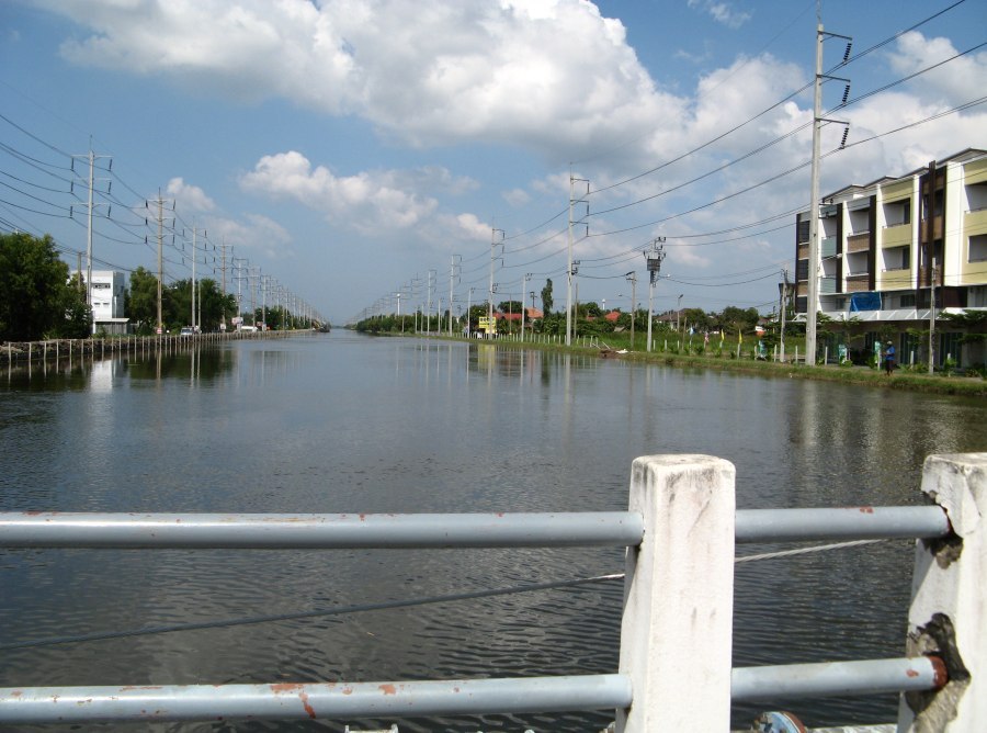 ไปกันต่อครับ นี่เป็นน้ำในคลองประปา ตรงแยกสรงประภา ครับ