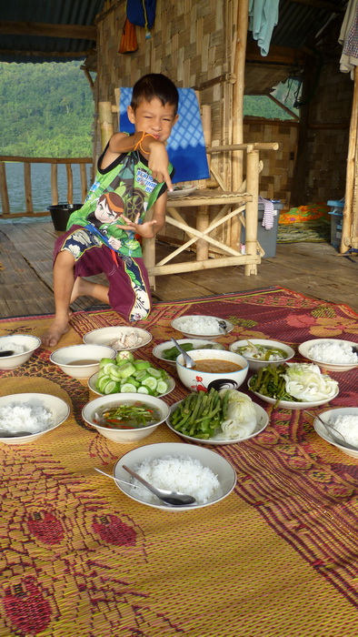 มาครับน้าได้เวลาอาหารเช้าแล้วครับผม อาหารเช้าแต่กินเที่ยงครับ  :umh: