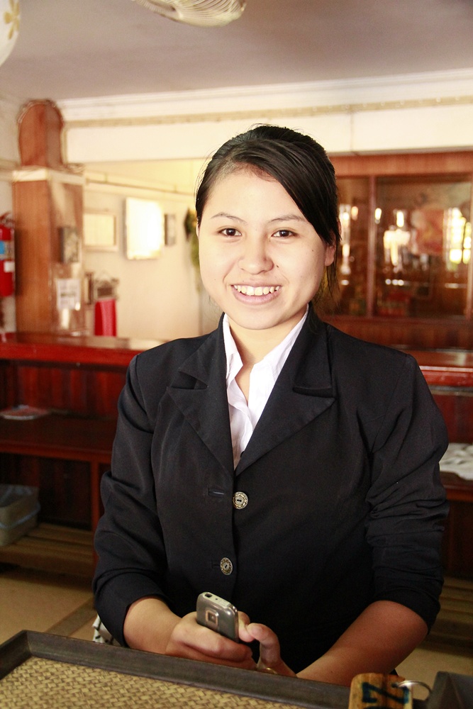 พนักงานต้อนรับ พูดไทยชัดเจนมาก (((หากอยากได้เบอร์โทรฯบอกได้ครับ))) :smile: :smile: :smile: