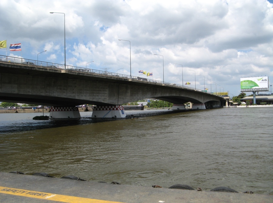 ไปกันต่อครับ ที่สะพานพระราม๗ ครับ