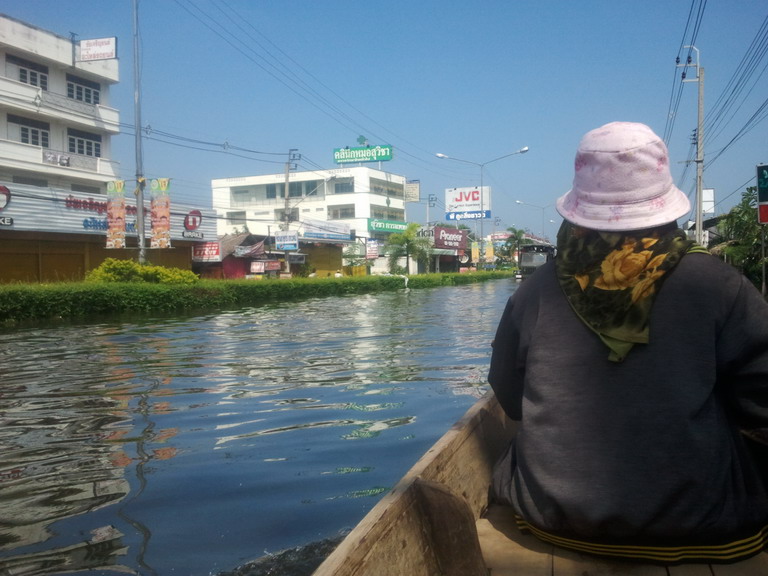 ถนนบางกรวย-ไทรน้อย มุ่งหน้าตลาดบางบัวทองค่ะ :smile: