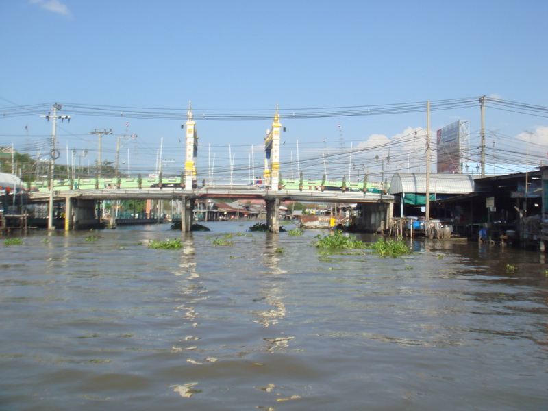 สะพานตลาดบางบ่อครับ