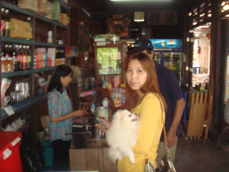 แวะอุดหนุนกาแฟร้านเก่าแก่ซะหน่อยครับ