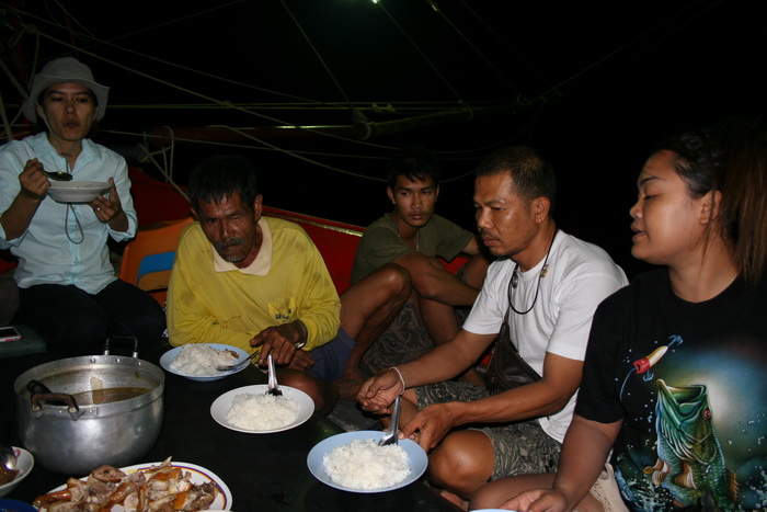 

                      บรรยากาศ  ค่ำนี้ อาหารอร่อย ๆ  กับ สมาชิกหลาย ๆ คน  :umh: :umh: :umh: