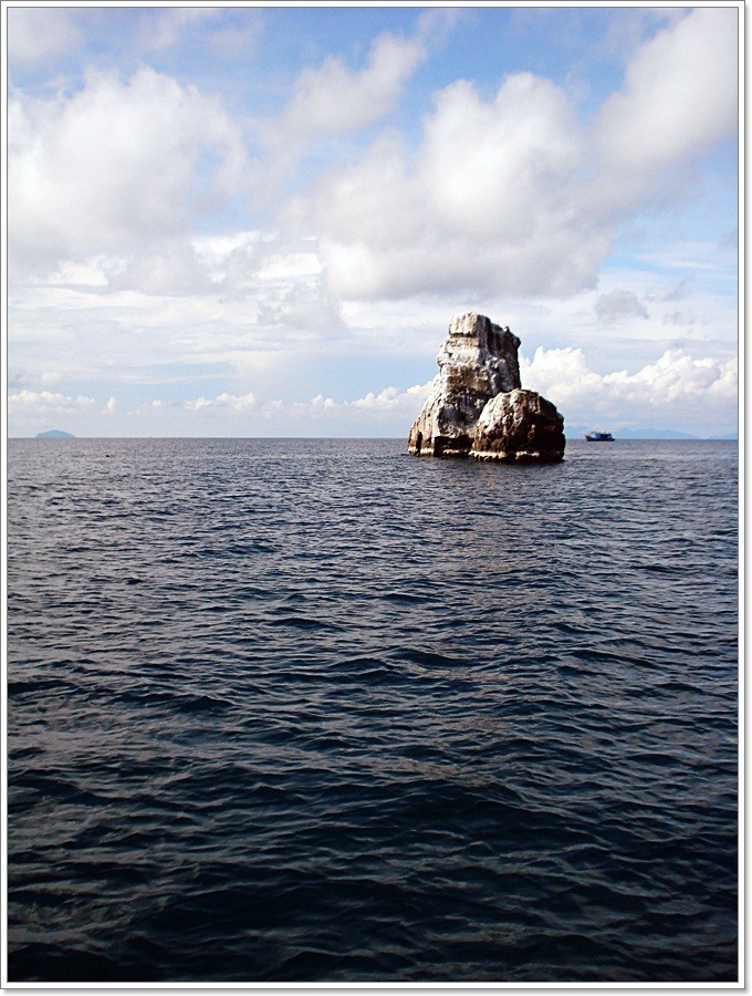  [b]"เกาะบุโหลนขาว"

ในคำเล่าลือของ พรานเบ็ด...ริมฝั่ง นินทากันอย่างเอร็ดถึง จำนวนปลาบนความถี่..