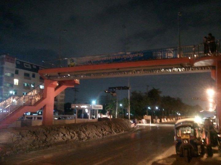 คลองประปา
- แยกพงษ์เพชร ถึง ม.ธุรกิจบัณฑิต มีน้ำซึมและแฉะตลอดทางรถเล็กมอเตอร์ไซต์ผ่านได้
- อู่รถเม