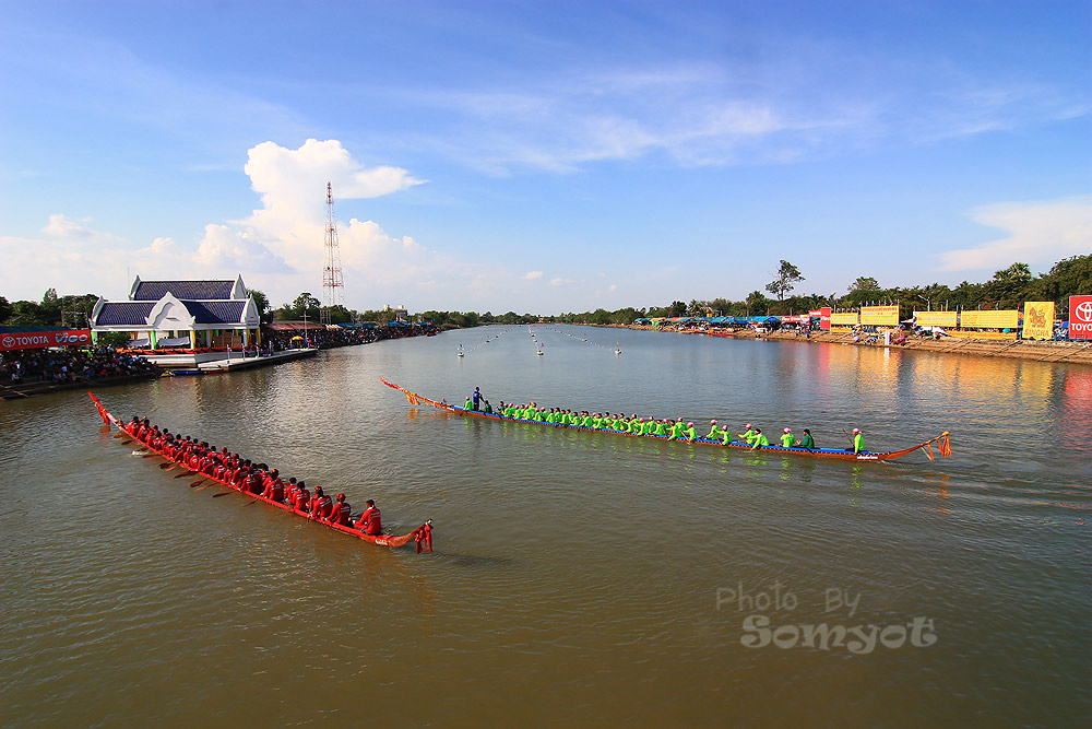 12-13  พ.ย.  แข่งเรือชิงถ้วยพระราชทานฯ