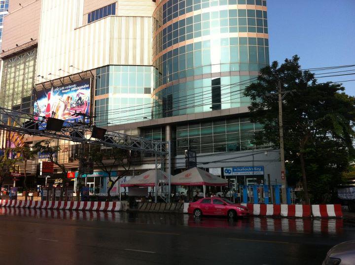 น้ำขึ้น ให้รีบบอก

#N จากคุณ New NaNa
7.45น. "หน้า Scb park บนถนนท่วมประมาณ 20 ซม. หน้าเมเจอร์ น