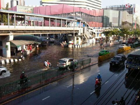 กรมทางหลวง

Update 4/11/2554 ภาพจากประชาชน Central ลาดพร้าว 08:00 วันนี้