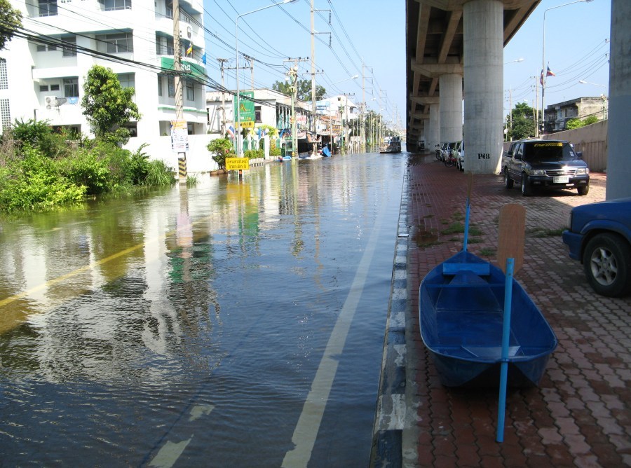 ทางเช้าอ.นครชัยศรี จากแยกถนนเพชรเกษม :sad: