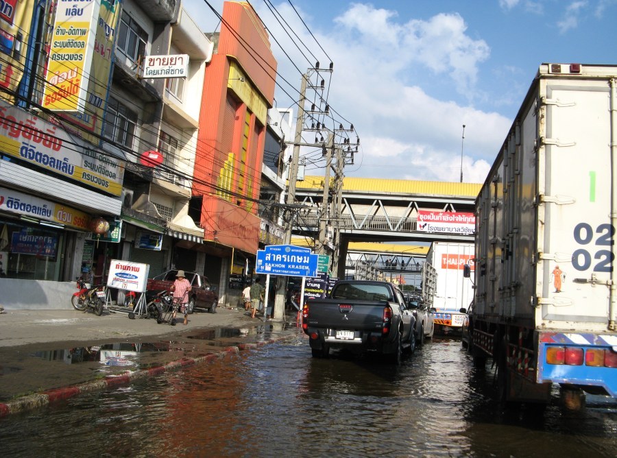 แยกจะเข้าสายสี่ครับ :sad: