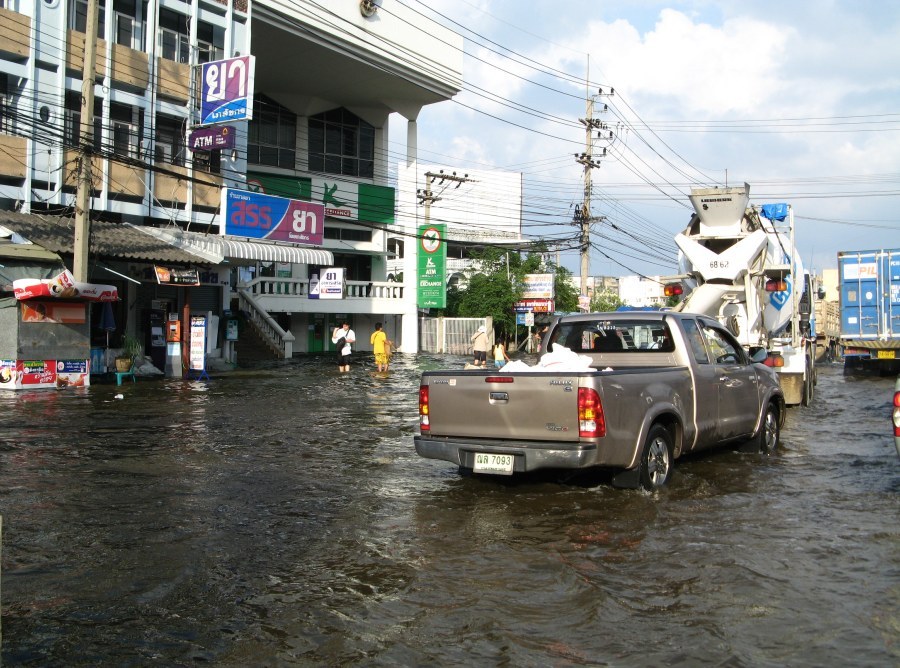 ถนนเพชรเกษม ไปหนองแขมครับ :cry: