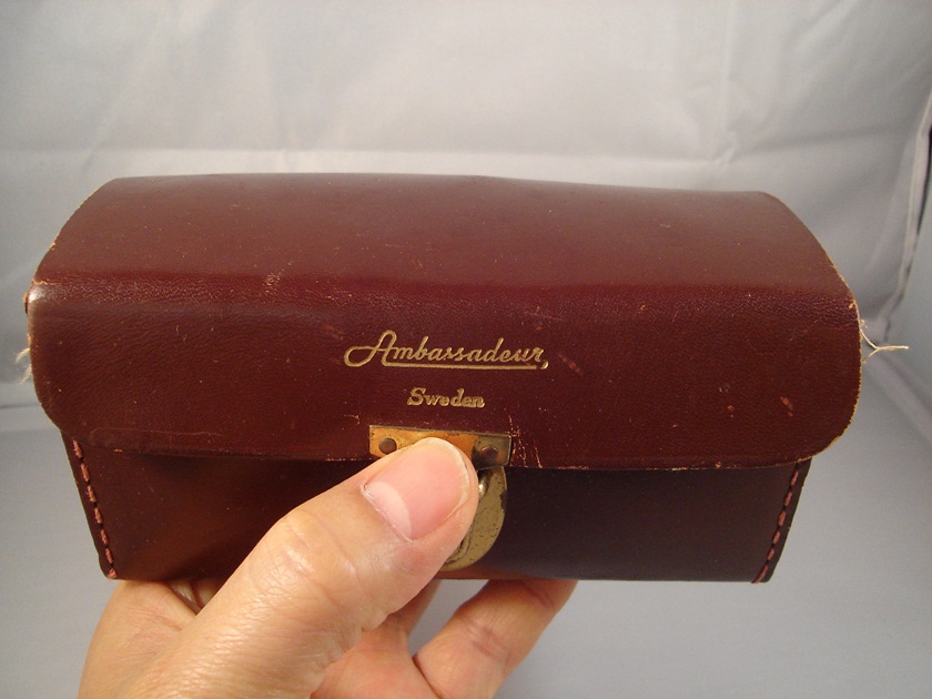 ยุกค์ต้น 1960 ปั๊ม Ambassadeur Sweden และเปลี่ยนเข็มขัดเป็นสีทอง
